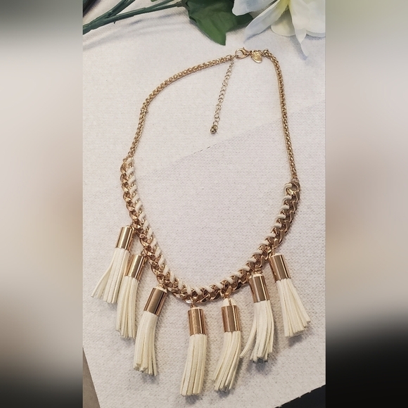 Charming Charlie White n Gold Tassel Necklace🌴 - Picture 4 of 8